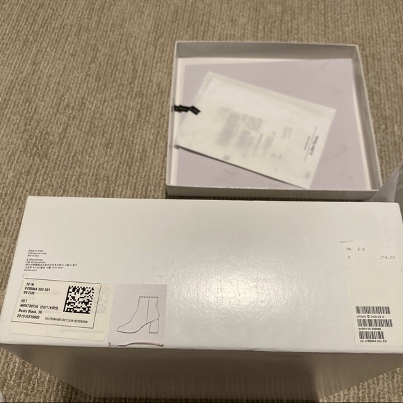 & Other Stories Genuine smooth leather ankle boots with an almond-shaped toe - Picture 8 of 8